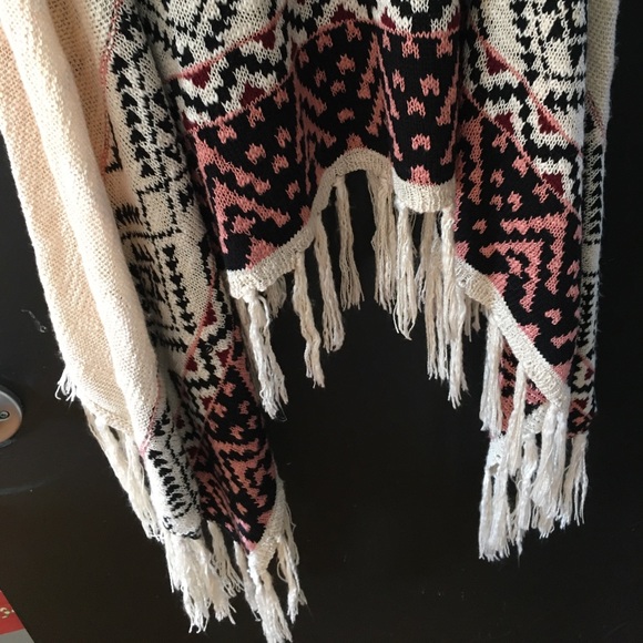 Hippie Rose Aztec Shrug - Picture 6 of 7